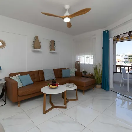 Costa Caleta 1 - Two Bed Lägenhet *