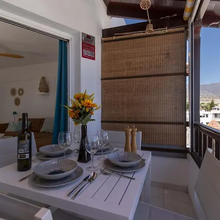 Costa Caleta 1 - Two Bed Lägenhet