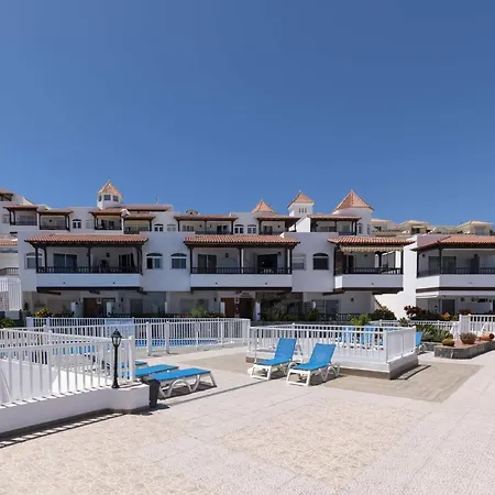Costa Caleta 1 - Two Bed Lägenhet